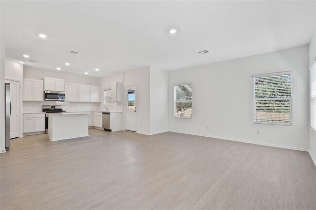 Building Photo - 1721 Roaming Oak Bnd