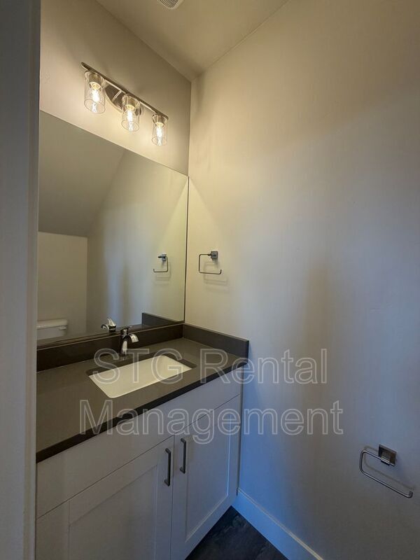 Building Photo - 1020 S 4380 W