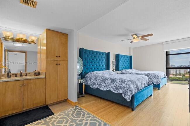 Building Photo - 3675 N Country Club Dr