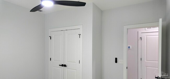 Building Photo - 305 N Pace Blvd