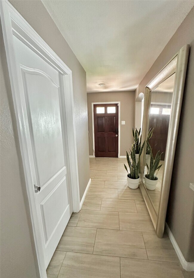Building Photo - 7202 Roundrock Park Ln