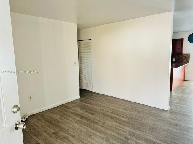 Building Photo - 215 NW 35th Ave