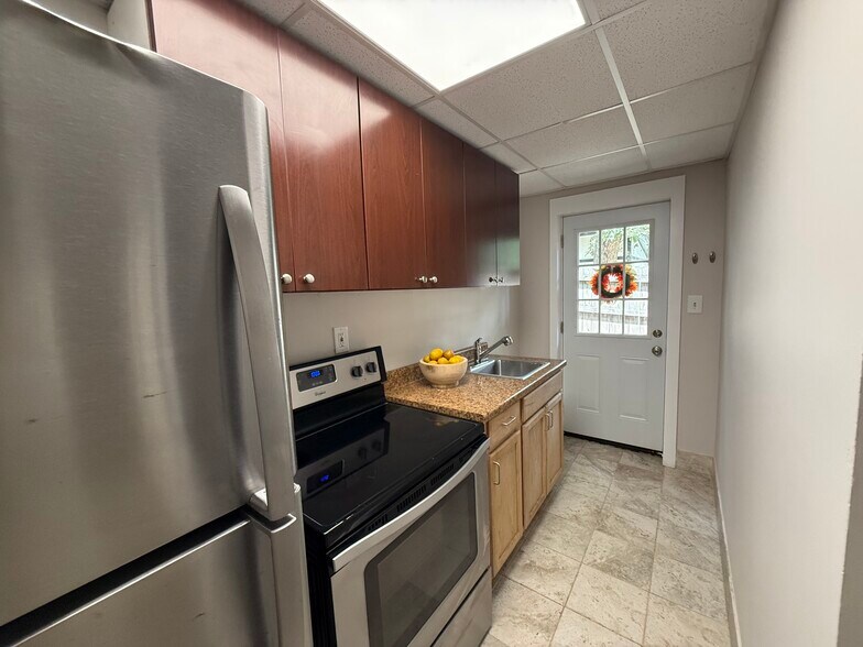 Building Photo - 327 Braehead Dr
