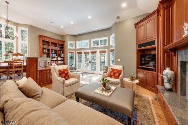 Building Photo - 7 Byron Rd