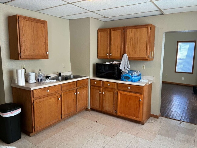 Building Photo - 2 bed 1 bath near UWEC area!