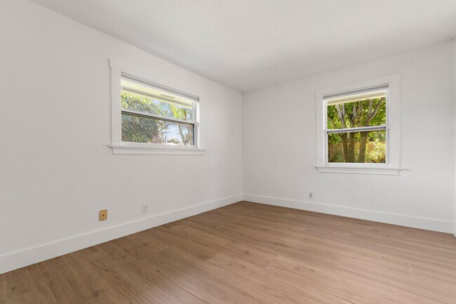 Building Photo - 10 SE Splitrail Cir