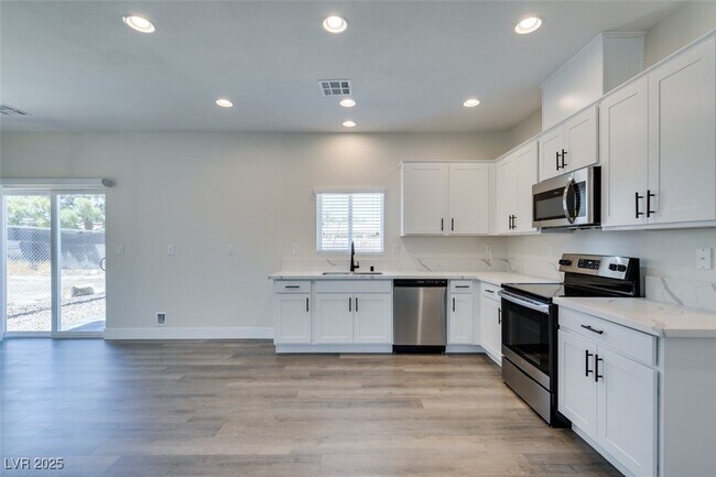 Building Photo - 1912 Carver Ave