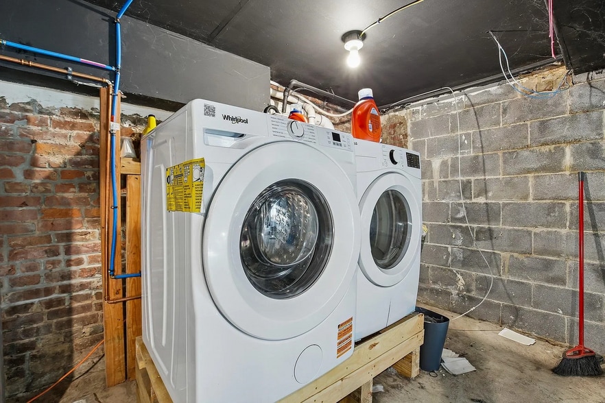 Building Photo - 324 4th St