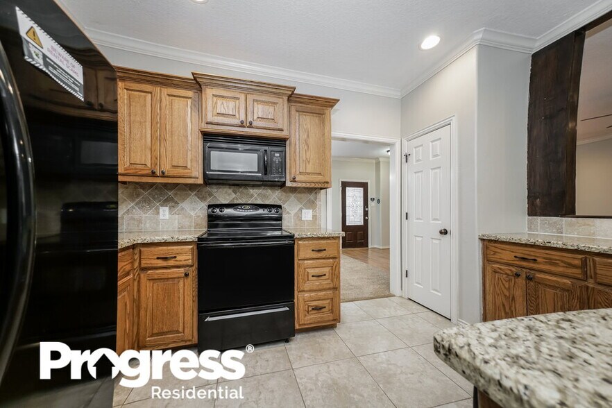 Building Photo - 16109 McQueen Rd