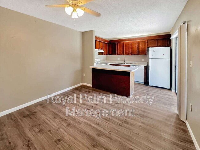 Building Photo - 5241 Cedarbend Dr