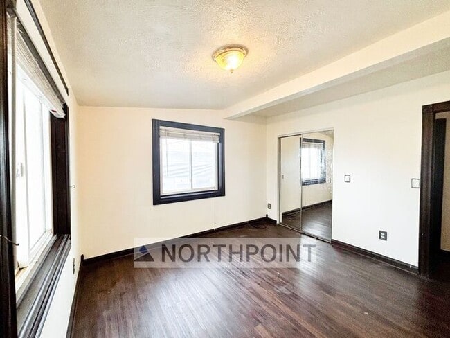 Building Photo - 2BR w/ Jetted Tub in North Salt Lake