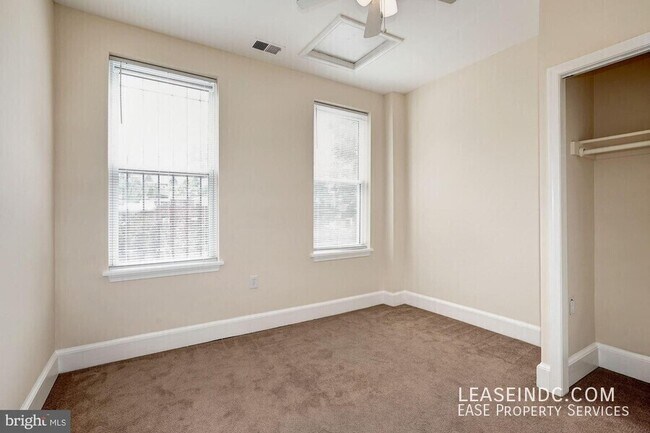 Building Photo - 2025 Flagler Pl NW