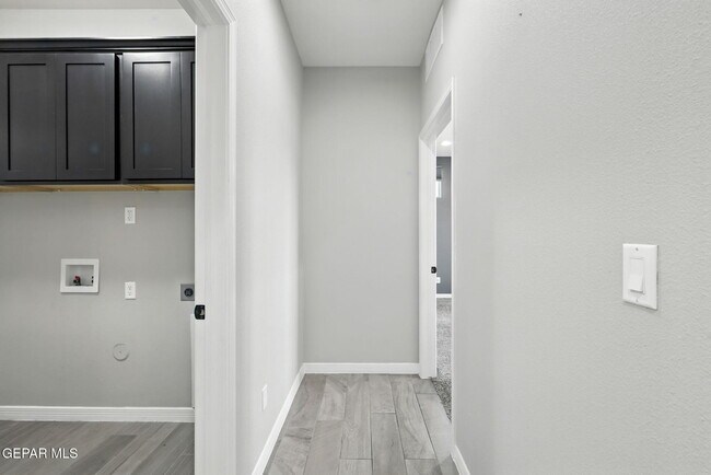 Building Photo - 221 Epsom Dr