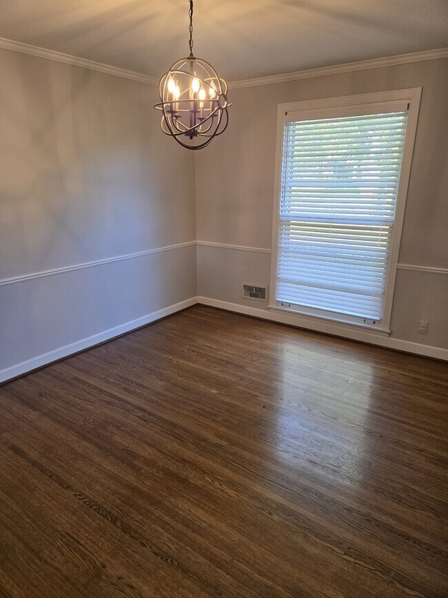 Building Photo - One-level living!