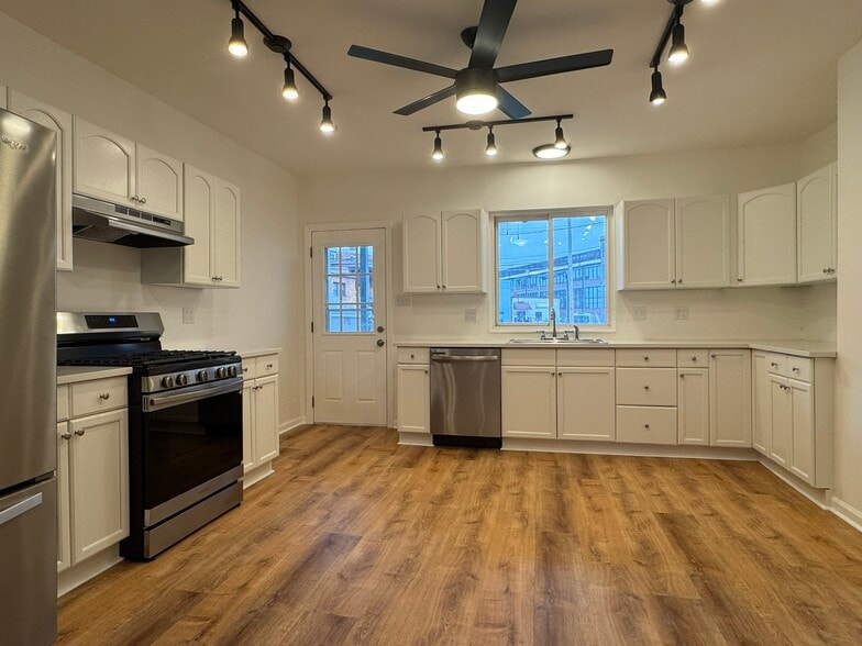 Building Photo - 16 Sycamore St