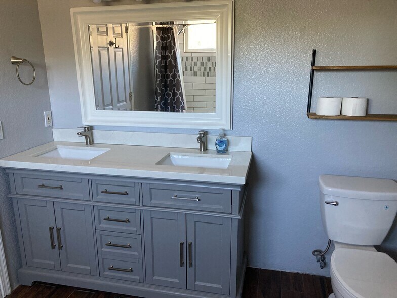 Building Photo - 11112 Calgary Way