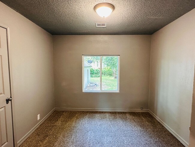 Building Photo - Charming 3 Bed home for lease!