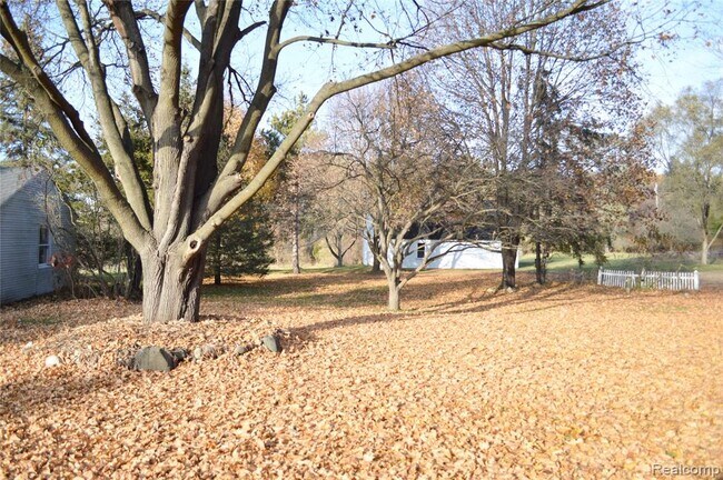 Building Photo - 8344 Ellis Rd