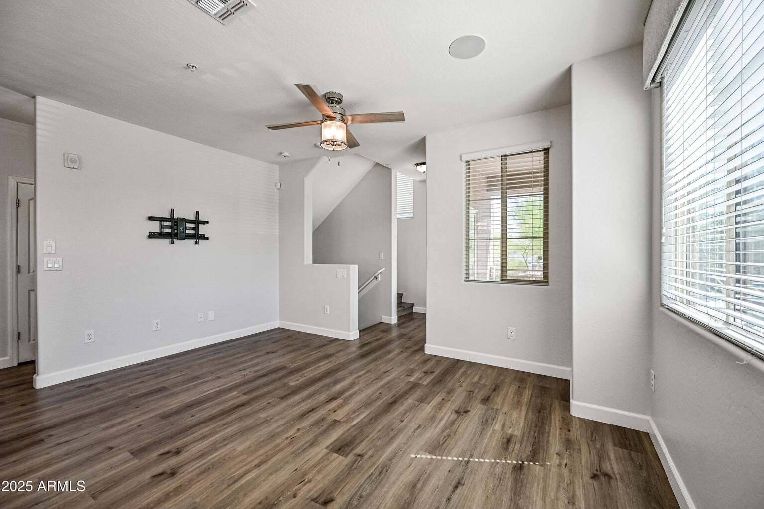 Building Photo - 240 W Juniper Ave