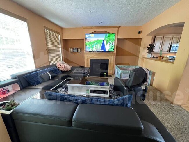 Building Photo - Available Now! Amazing Townhouse 3 Bedroom...