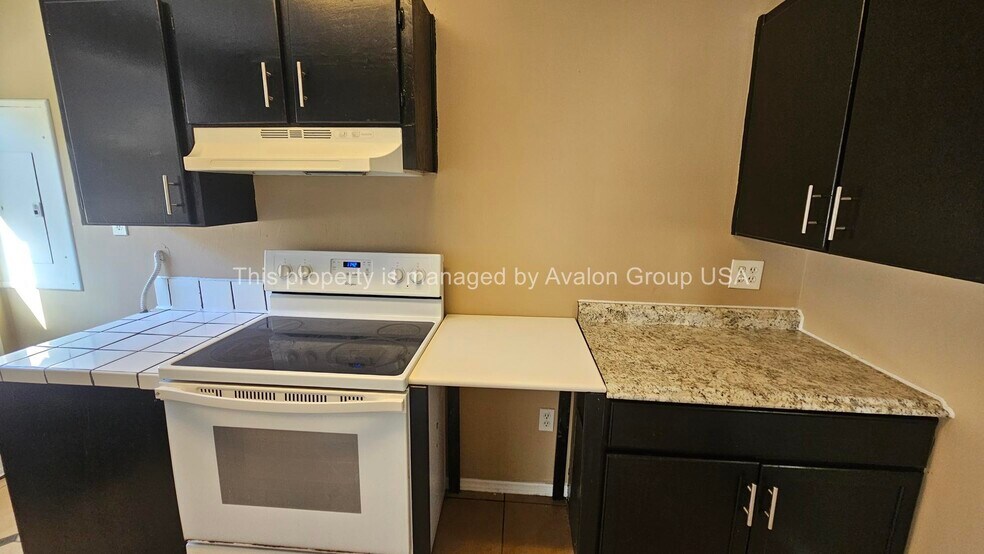 Building Photo - 8052 Hawthorne St