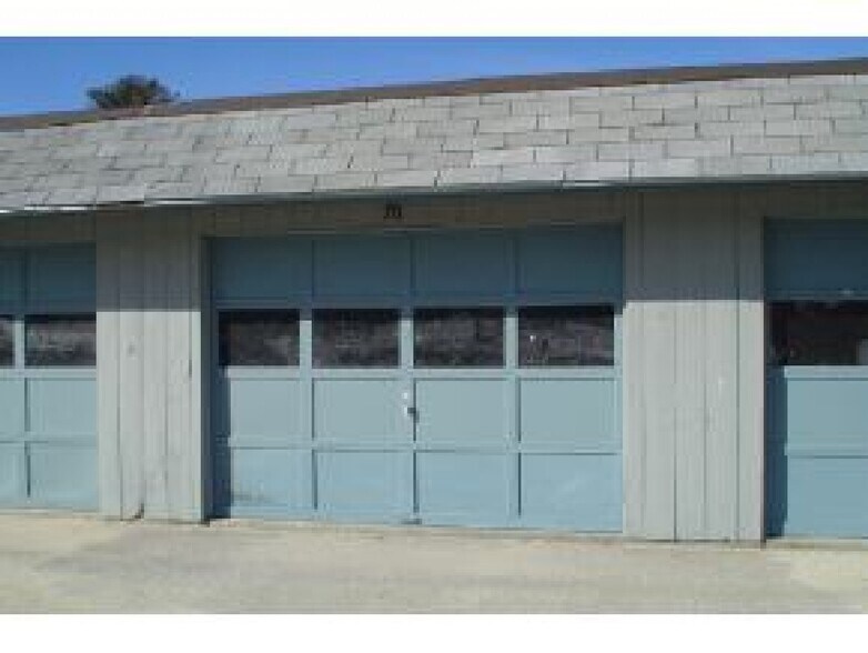 Building Photo - 4 Roedean Dr