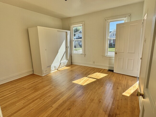 Building Photo - 1119 Doty St