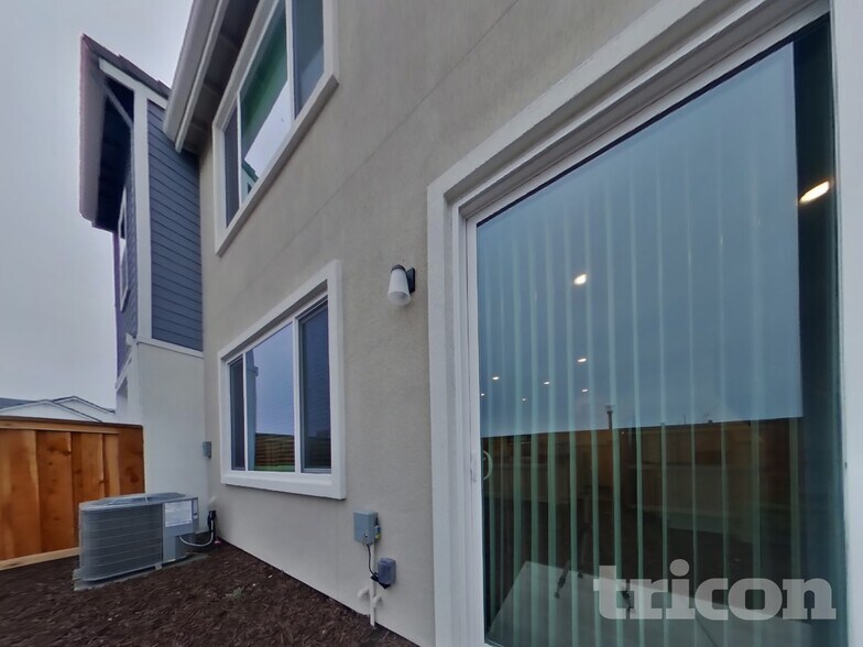 Building Photo - 2042 Delta Vw Ave