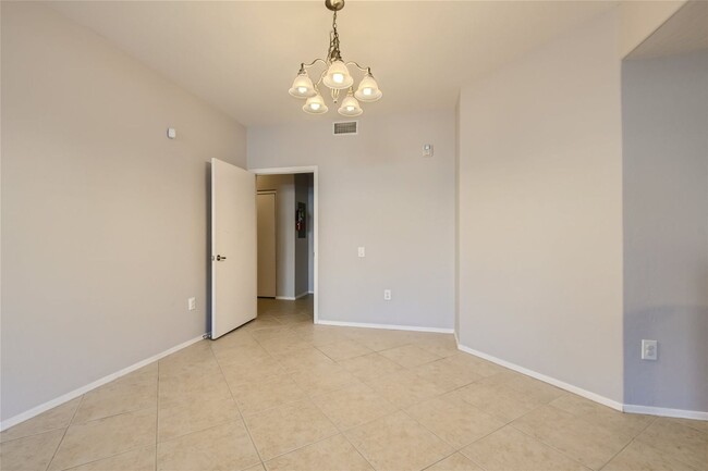 Building Photo - GATED 1ST FLOOR 2 BED, 2 BATH TOWNHOME IN ...