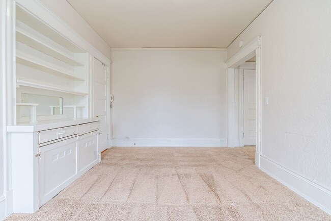 Floorplan - Avenue Building: Centrally located in University District!