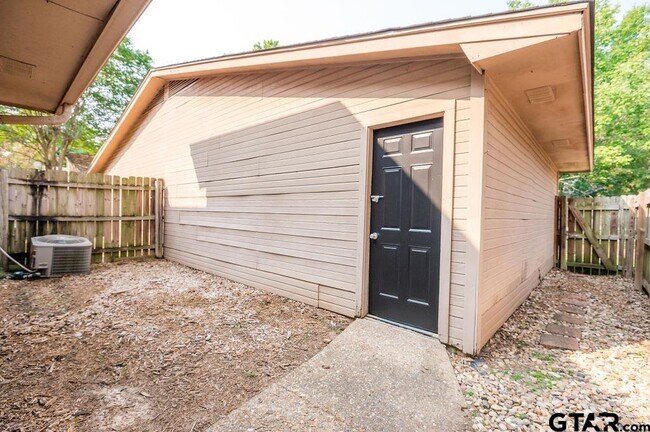 Building Photo - 5809 Hollytree-