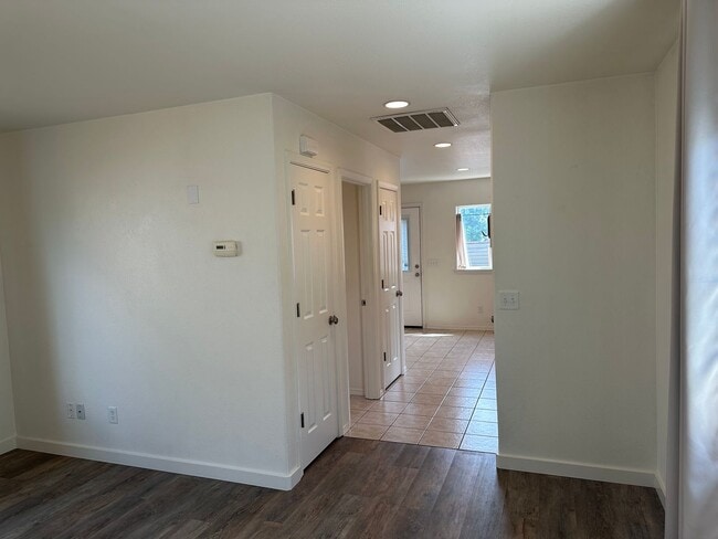 Building Photo - Charming 1 bedroom 1 bath house in Springfield!