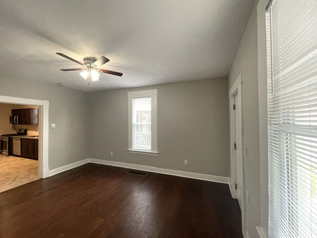 Building Photo - 85 Reeb Ave