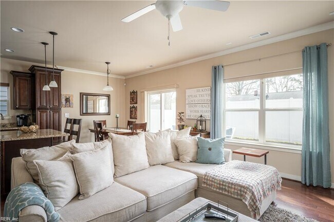 Building Photo - 225 Floridays Way