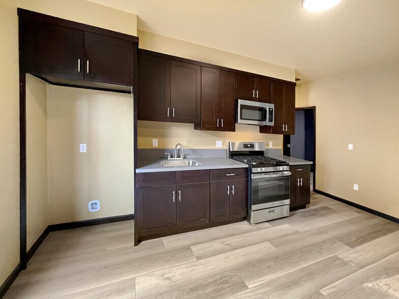 Building Photo - 13548 Glamis St