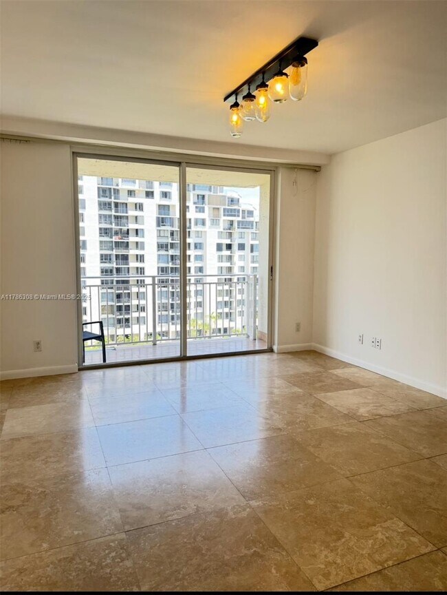 Building Photo - 770 Claughton Island Dr