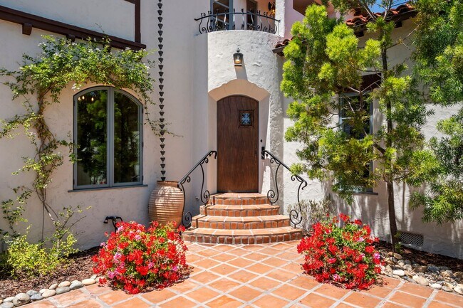 Building Photo - Kensington Exceptional Location 4Bed 3.5 Bath Private Gated Spanish Estate like property