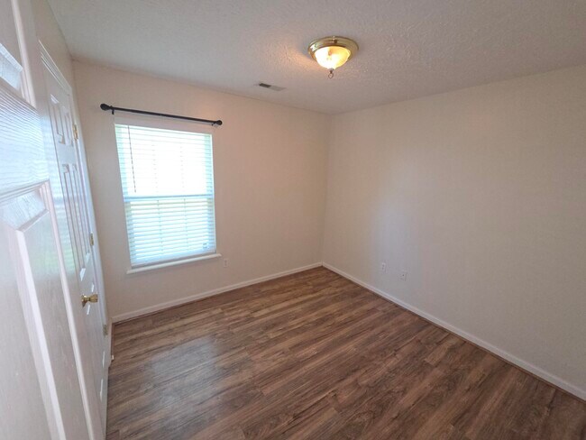 Building Photo - 209 Lucille Dr