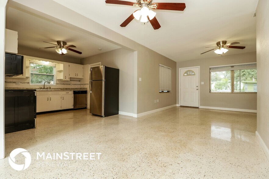 Building Photo - 10554 52nd Ave N