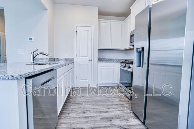 Building Photo - 4 Apricot Ln