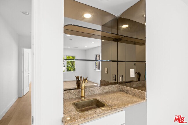 Building Photo - 244 S Almont Dr