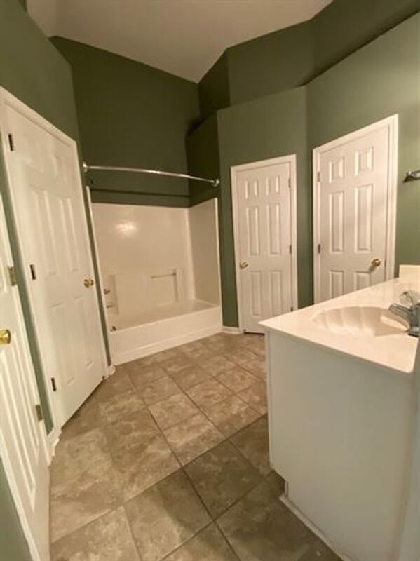 Building Photo - 1015 River Isle Cove