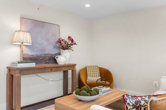 Building Photo - Stylish 2BR/2BA Bi-Level Condo with Private Roof Deck and Covered Parking!