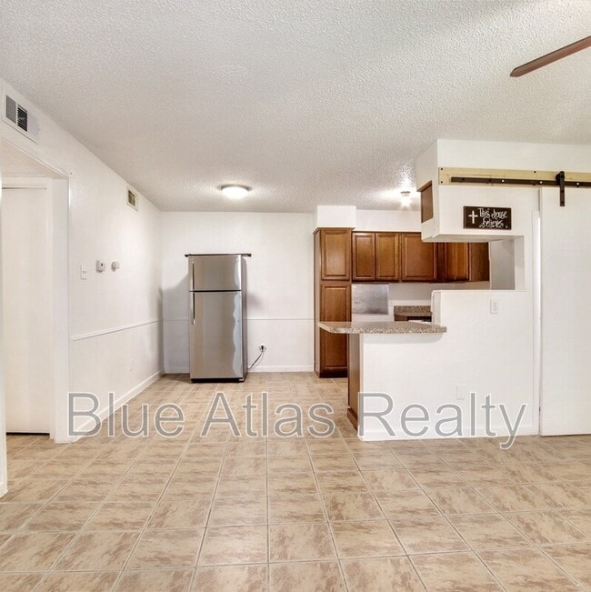 Building Photo - 4816 Wellesley Ave