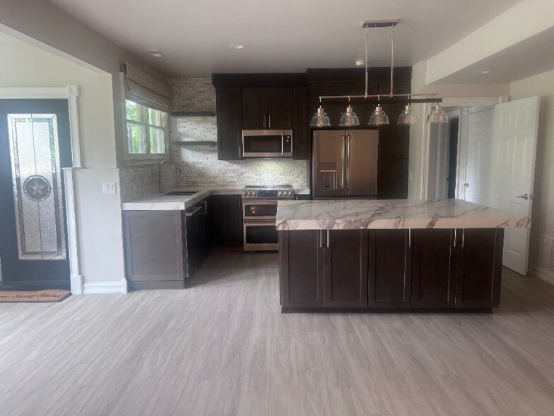 Building Photo - 6589 Rio Vista Ct