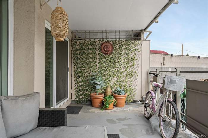 Building Photo - 800 N Washington St