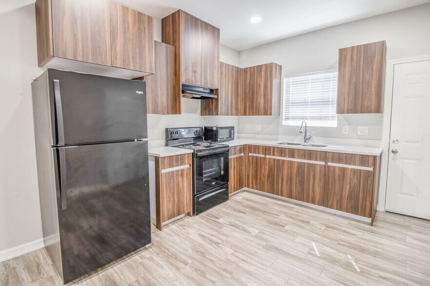 Building Photo - 905 W Sunset Valley St