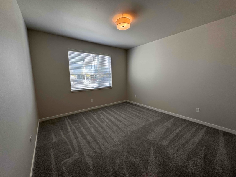 Building Photo - 966 E RR Ave