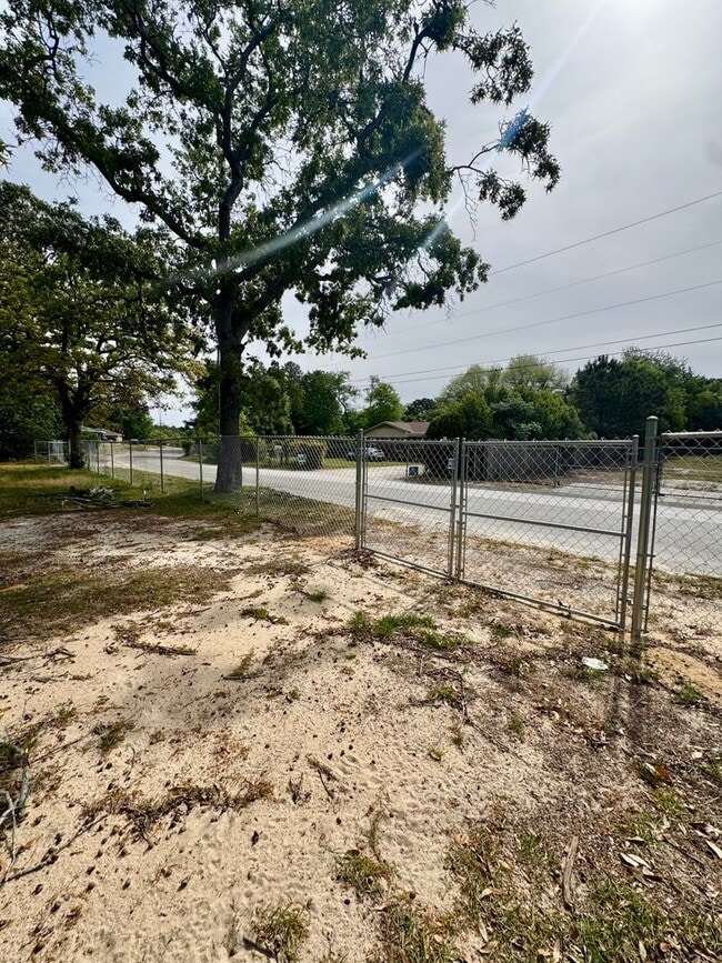 Building Photo - Unit B – Rear Home