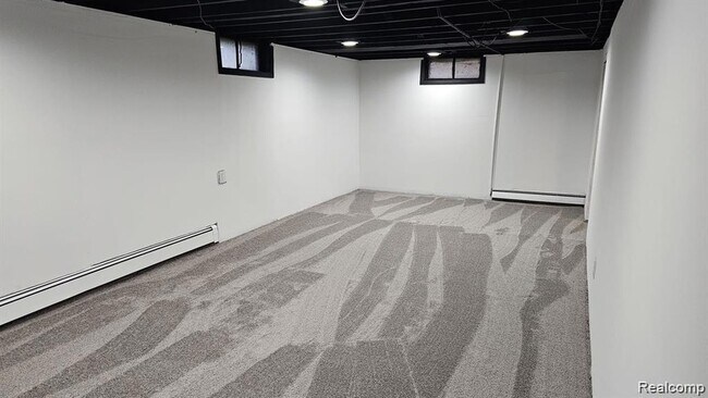 Building Photo - 629 N Vermont Ave